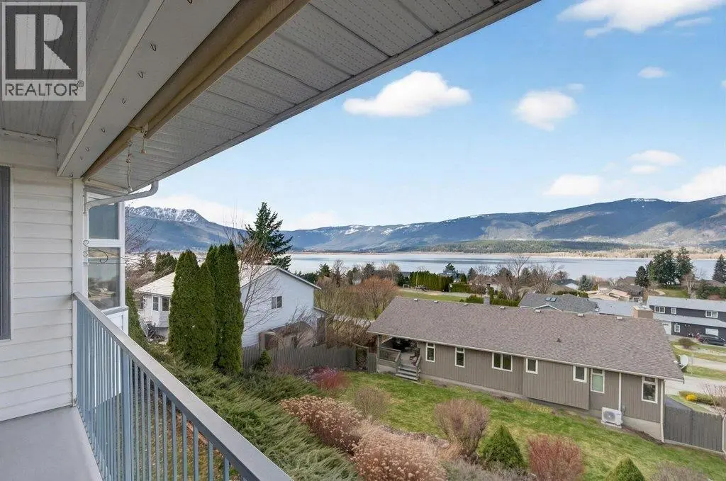 4751 Lakeshore Road Ne. Salmon Arm, British Columbia