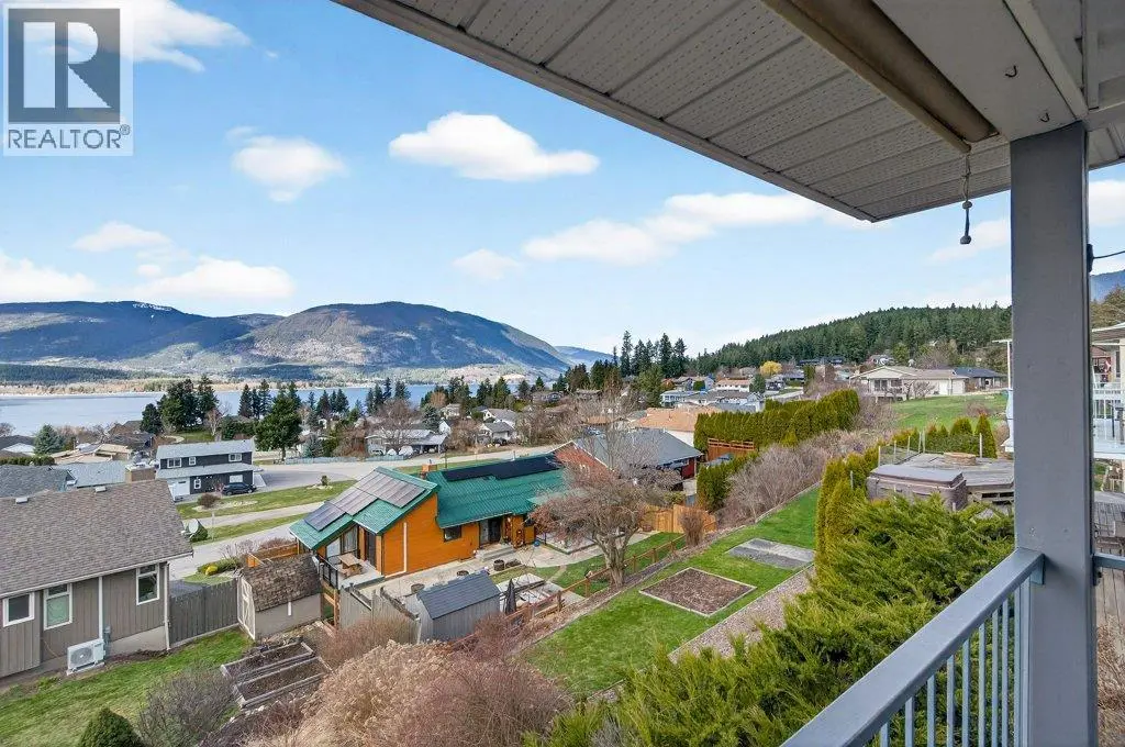 4751 Lakeshore Road Ne. Salmon Arm, British Columbia