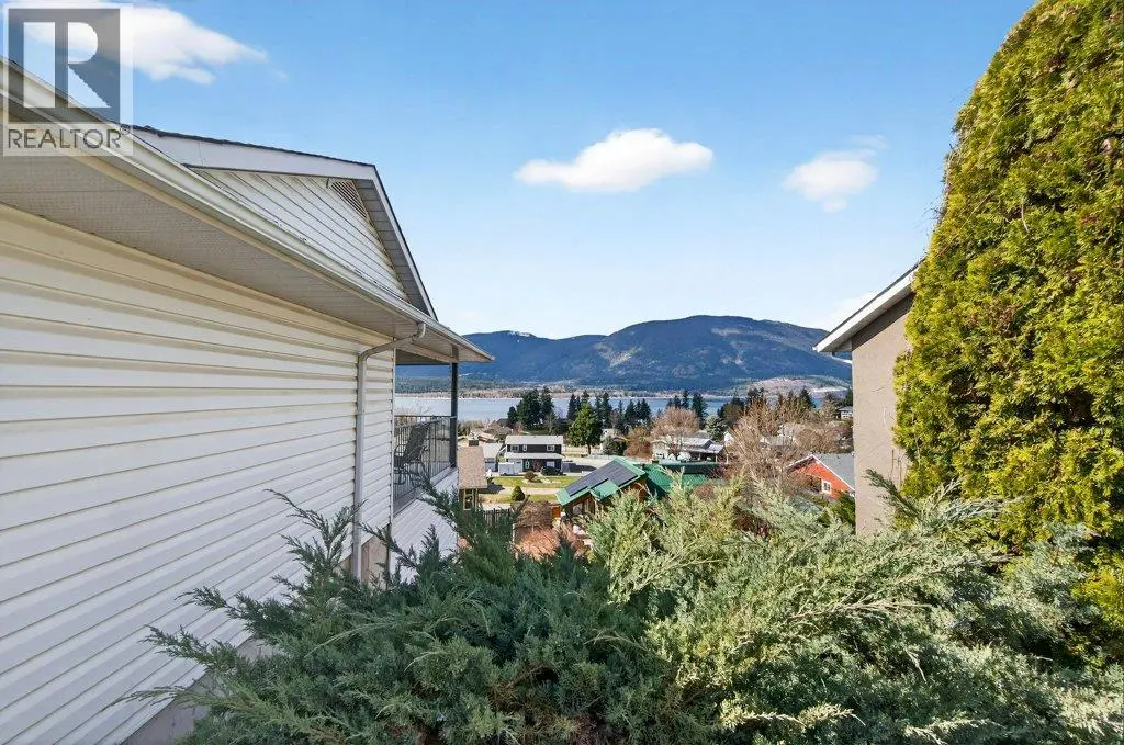 4751 Lakeshore Road Ne. Salmon Arm, British Columbia