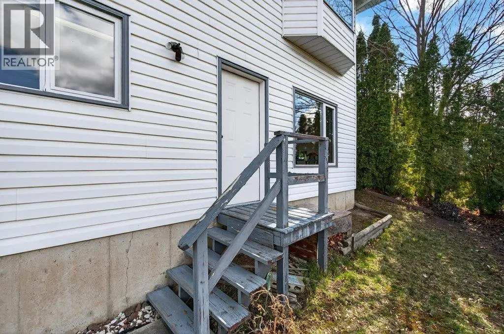 4751 Lakeshore Road Ne. Salmon Arm, British Columbia