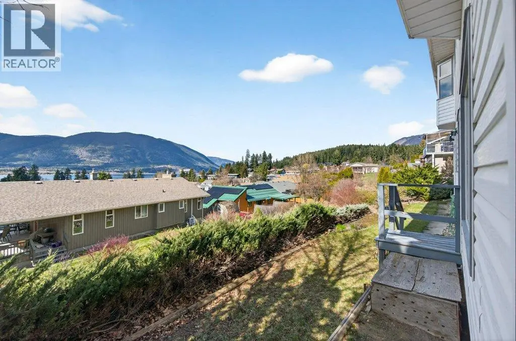 4751 Lakeshore Road Ne. Salmon Arm, British Columbia