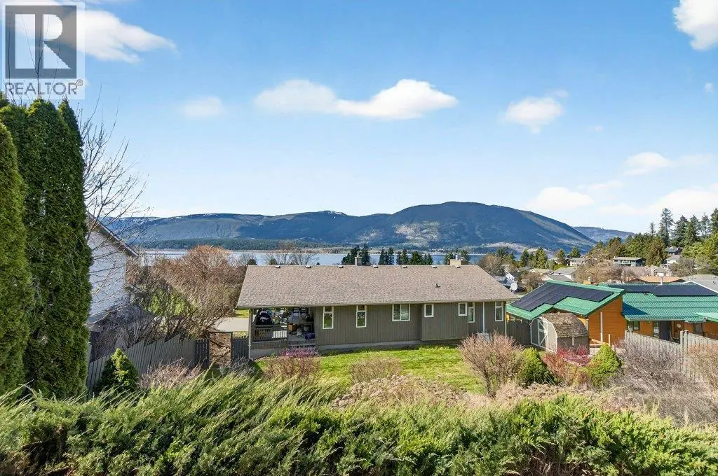 4751 Lakeshore Road Ne. Salmon Arm, British Columbia