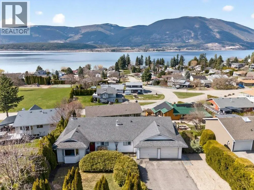 4751 Lakeshore Road Ne. Salmon Arm, British Columbia