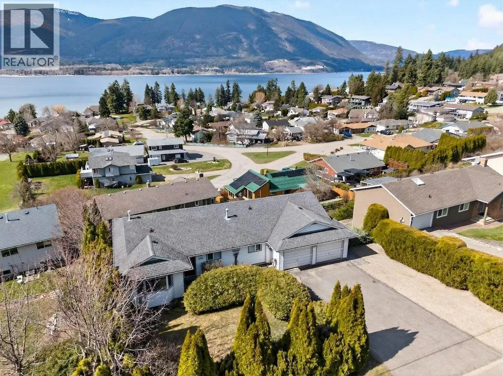 4751 Lakeshore Road Ne. Salmon Arm, British Columbia