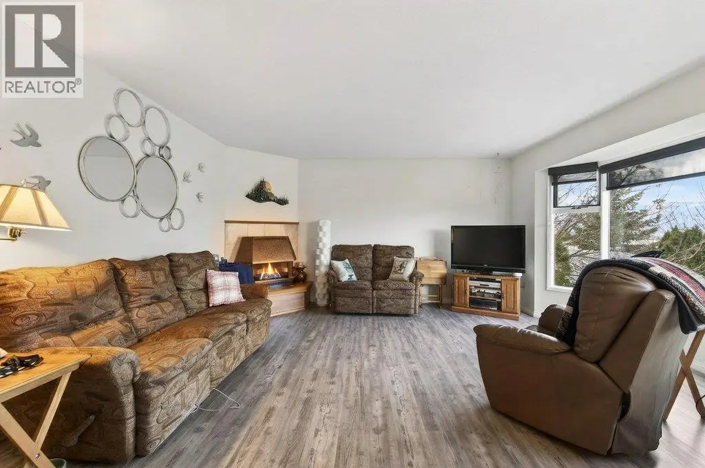 4751 Lakeshore Road Ne. Salmon Arm, British Columbia