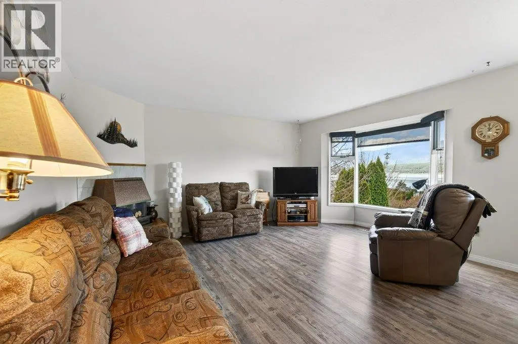 4751 Lakeshore Road Ne. Salmon Arm, British Columbia