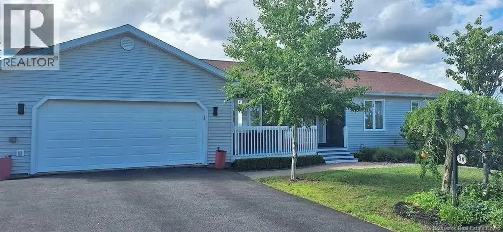 38 Edgemount Dr, Grand Bay-Westfield