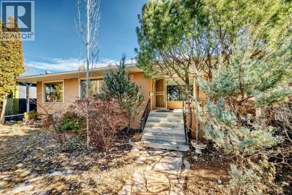 2328 Capitol Hill Crescent Nw, Calgary