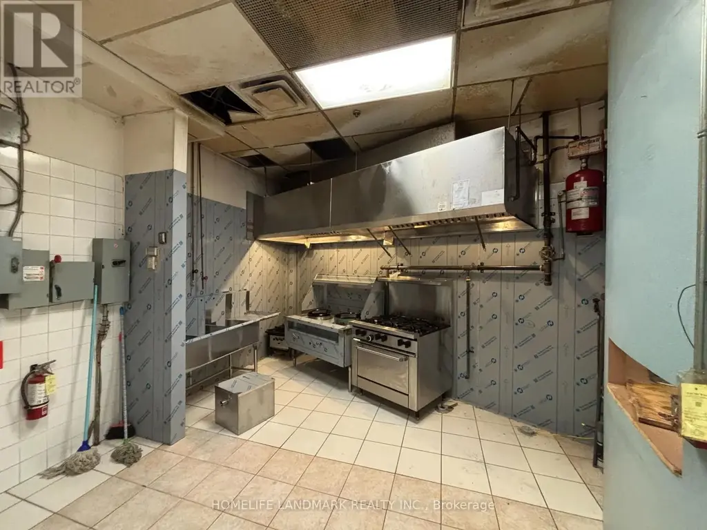 F9 - 8 Glen Watford Drive, Toronto (Agincourt South-Malvern West)