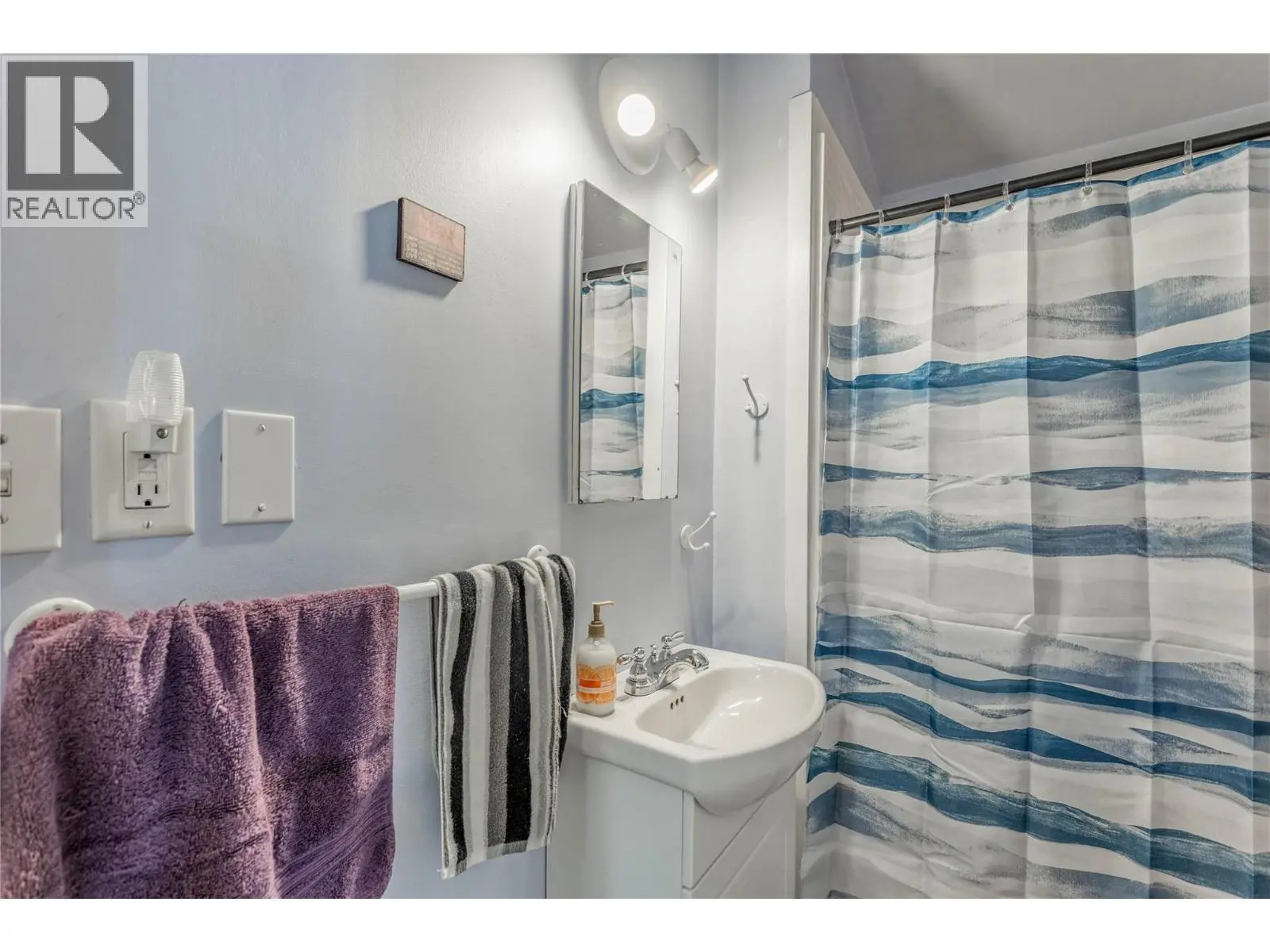 3156 Woodsdale Road. Lake Country, British Columbia