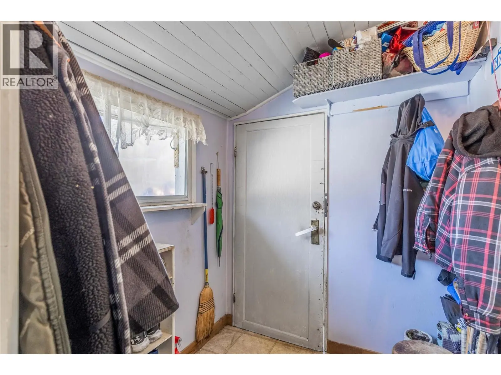 3156 Woodsdale Road. Lake Country, British Columbia