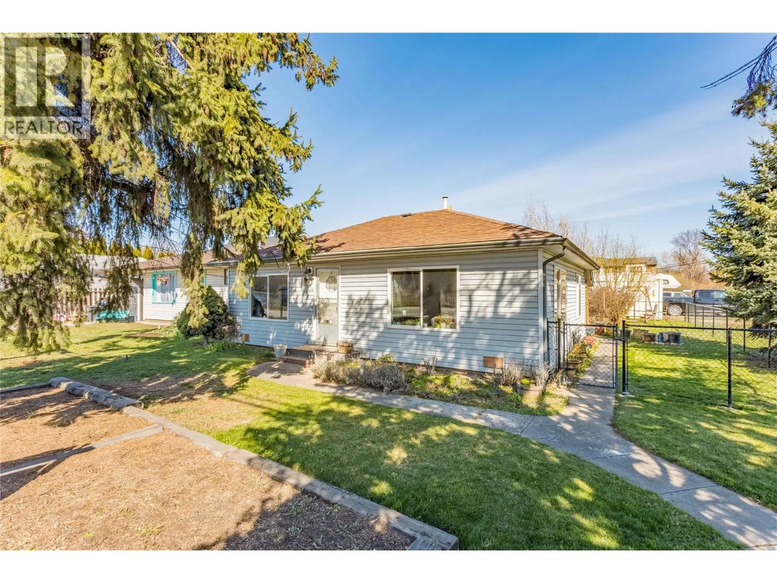3156 Woodsdale Road. Lake Country, British Columbia
