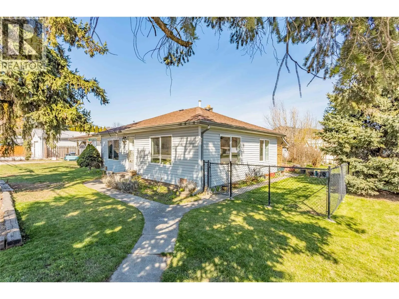 3156 Woodsdale Road. Lake Country, British Columbia