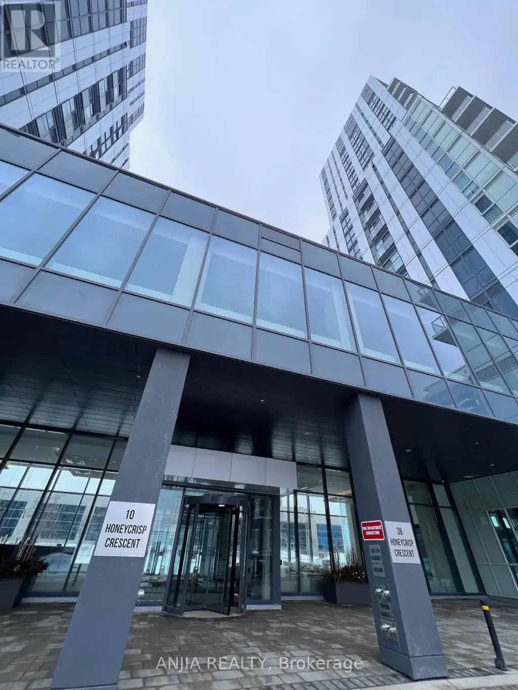 603 - 38 Honeycrisp Crescent, Vaughan (Vaughan Corporate Centre)