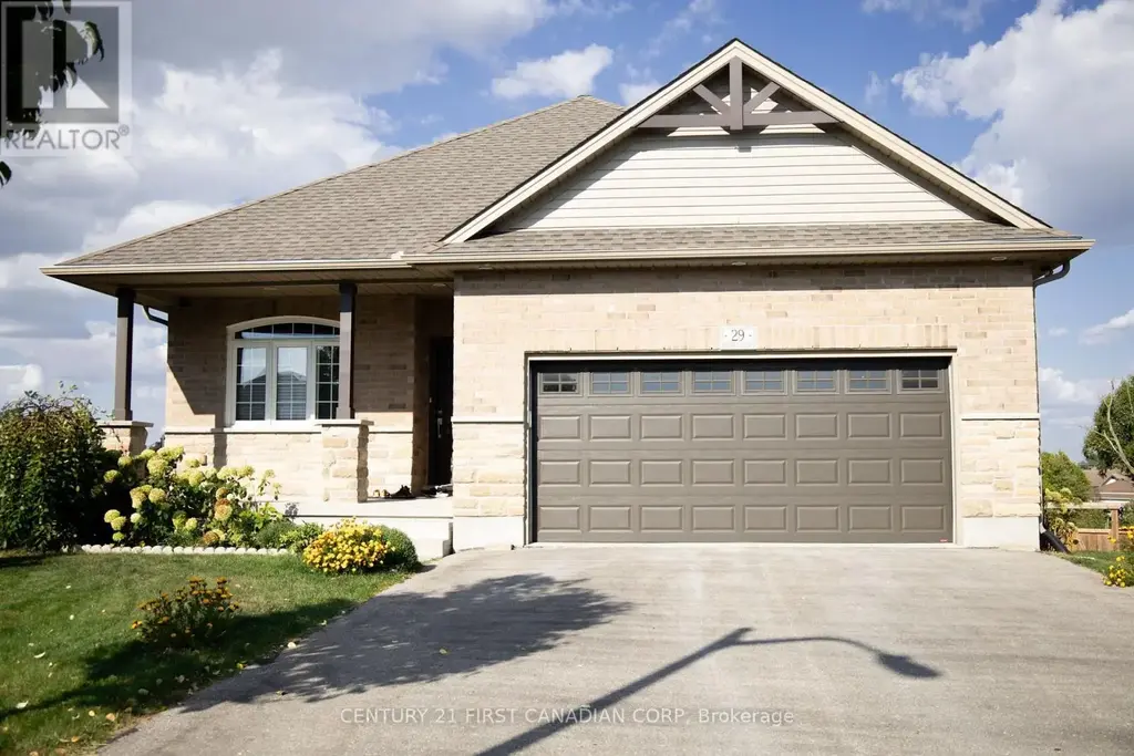 29 Hedges Court, St. Thomas