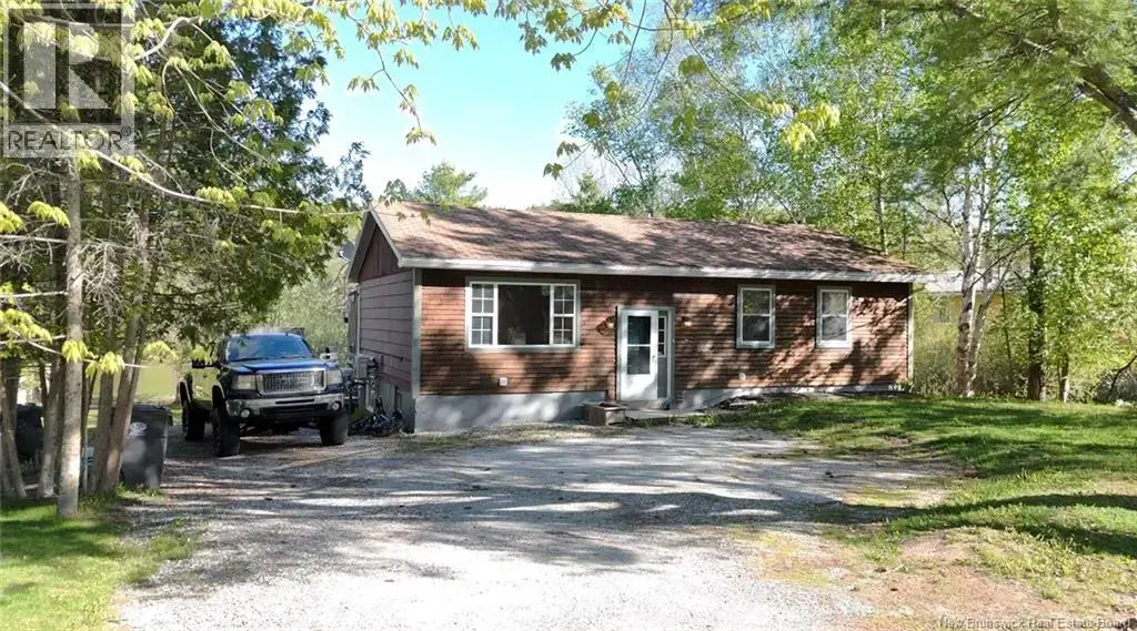 55 Randall Drive, Hampton