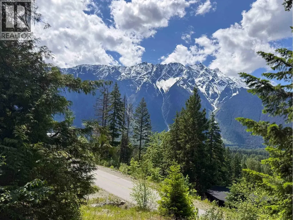 7505 Pebble Creek Drive, Pemberton