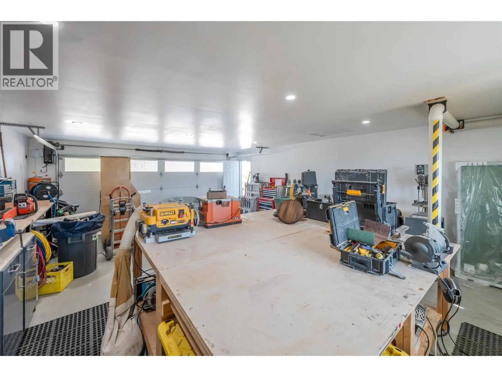 600 Ponderosa Road. Oliver, British Columbia