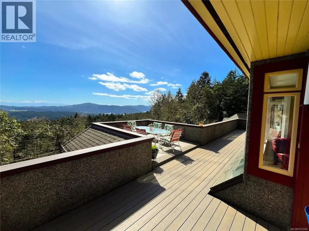 8242 Thomson Pl, Central Saanich