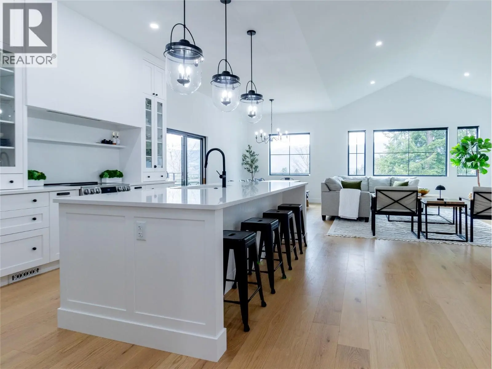 1925 35 Street Ne. Salmon Arm, British Columbia