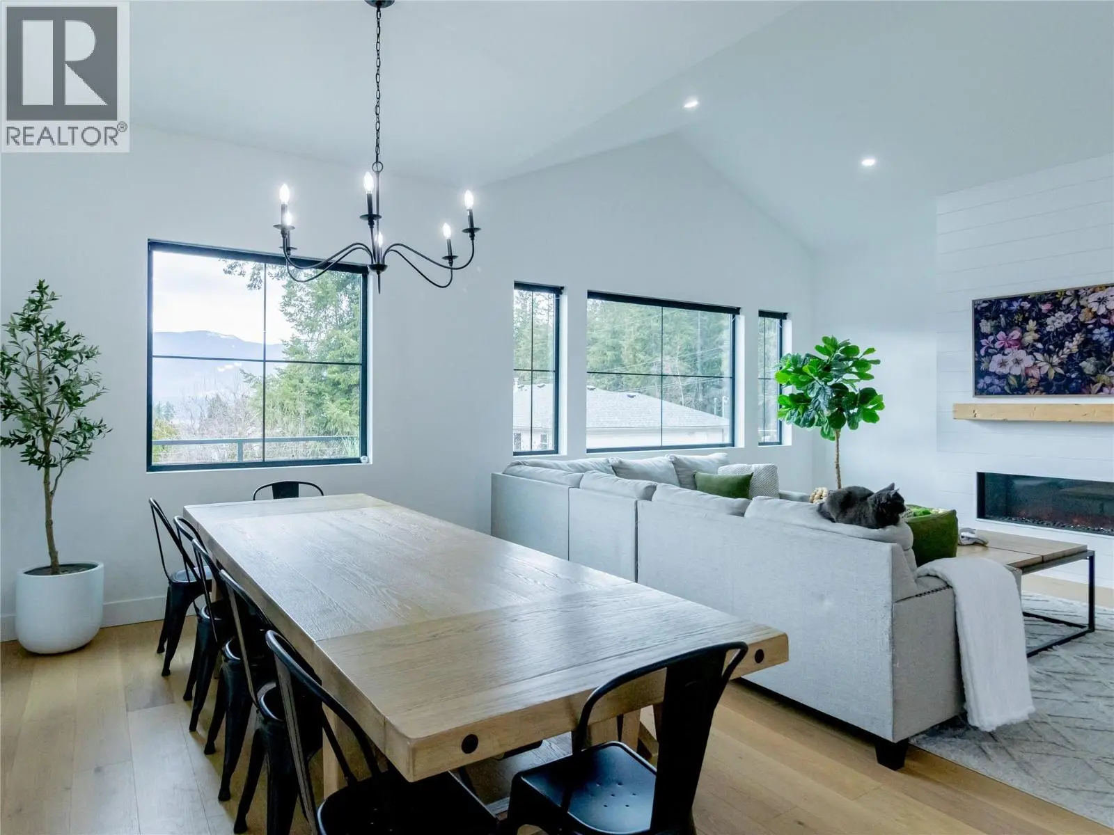 1925 35 Street Ne. Salmon Arm, British Columbia