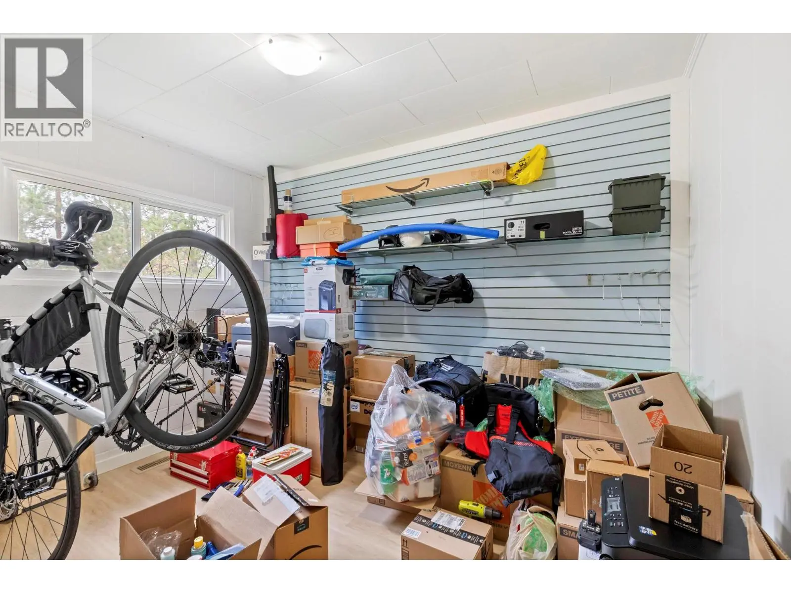 590 Brenda Road. Kelowna, British Columbia