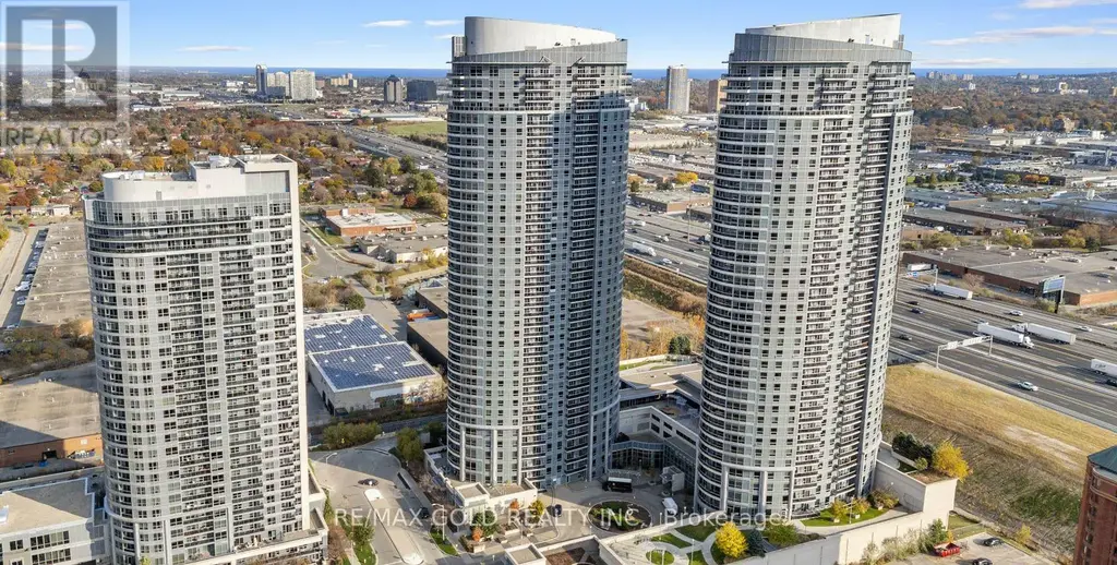 135 Village Green Square, Toronto (Agincourt South-Malvern West)