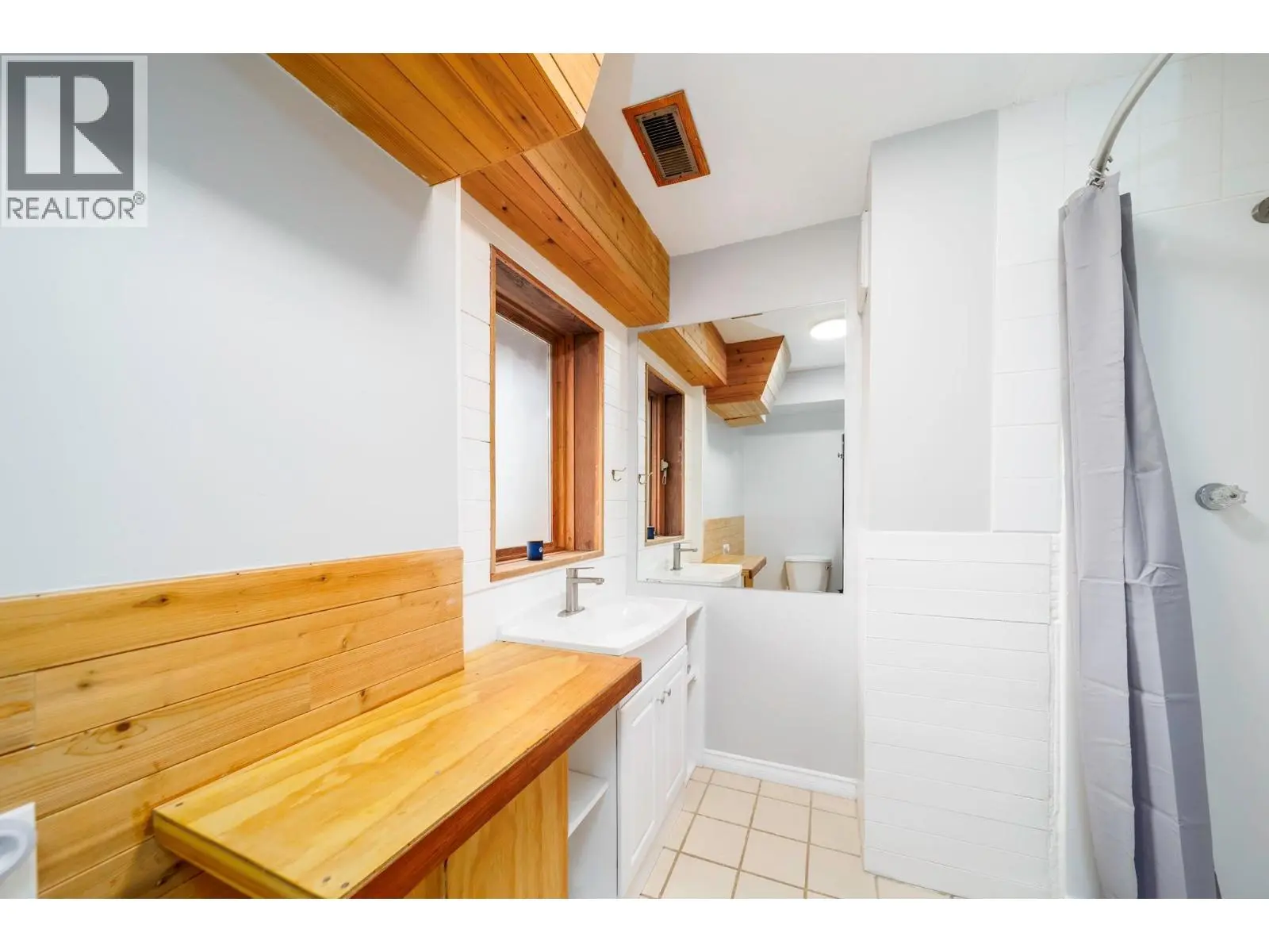 11011 Hallam Drive. Lake Country, British Columbia