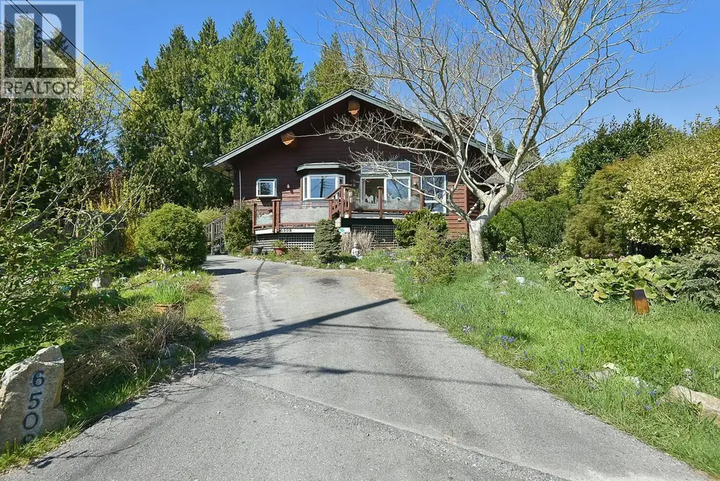6508 Lynnwood Court, Sechelt