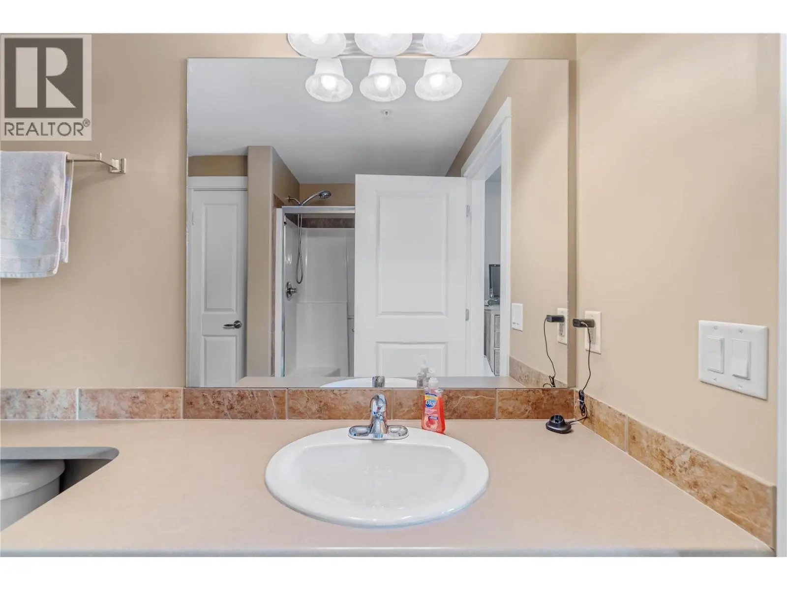 2551 Shoreline Drive Unit# 223. Lake Country, British Columbia