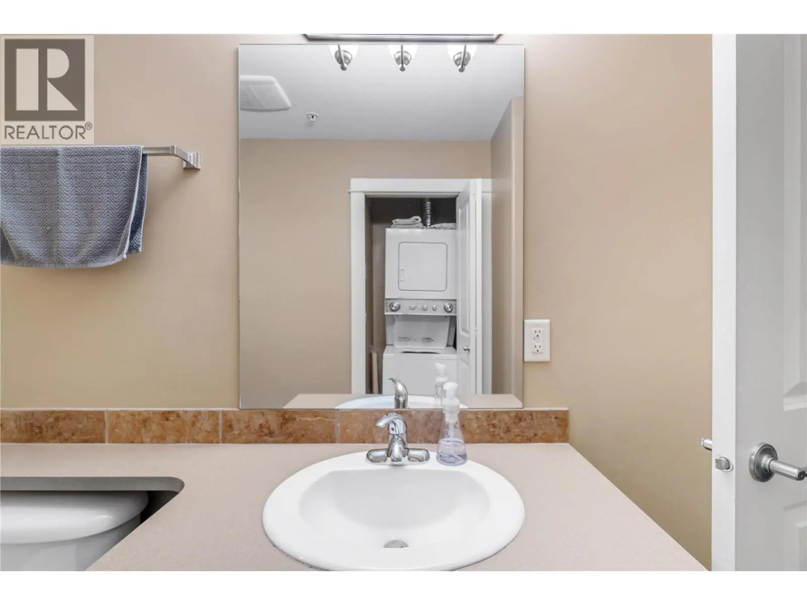2551 Shoreline Drive Unit# 223. Lake Country, British Columbia