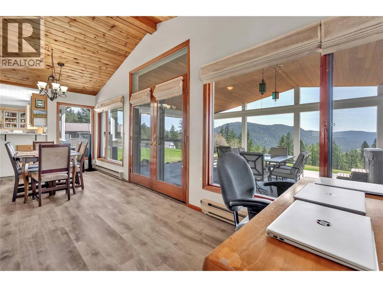 30 Osborne Road. Summerland, British Columbia