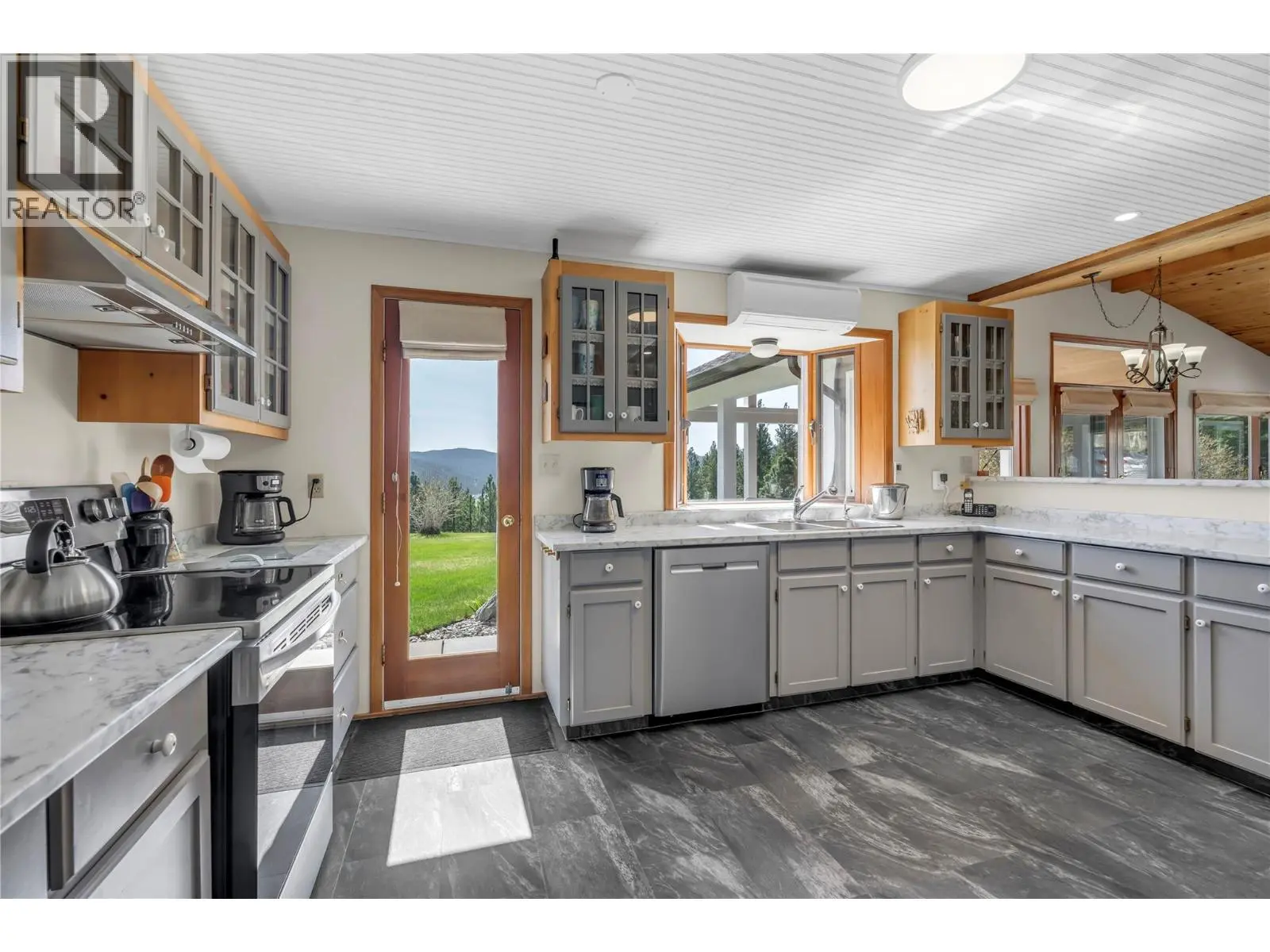 30 Osborne Road. Summerland, British Columbia