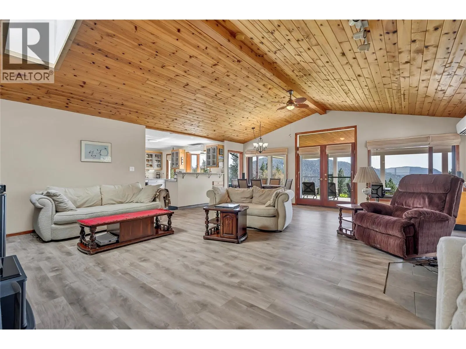 30 Osborne Road. Summerland, British Columbia