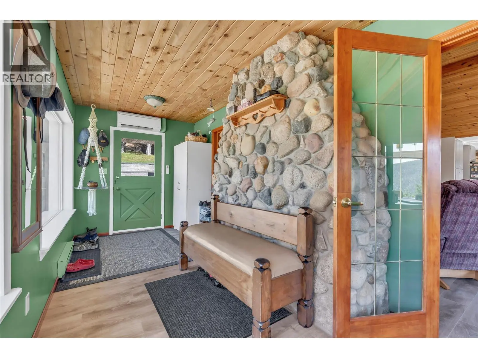 30 Osborne Road. Summerland, British Columbia