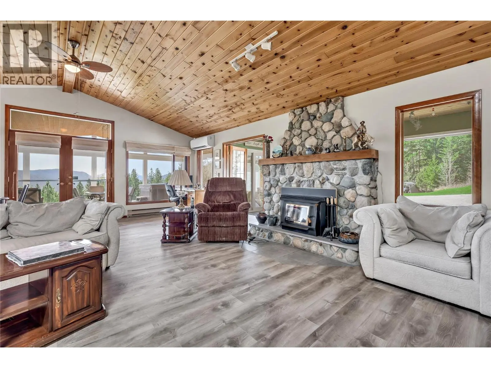 30 Osborne Road. Summerland, British Columbia