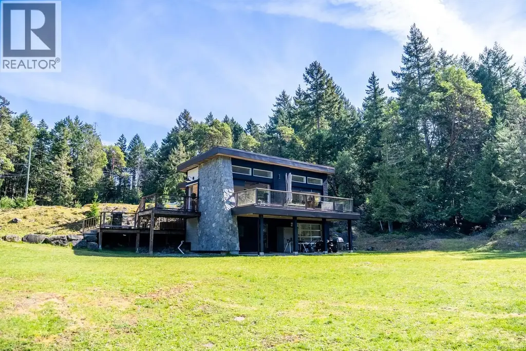 5582 Hooson Rd, Pender Island