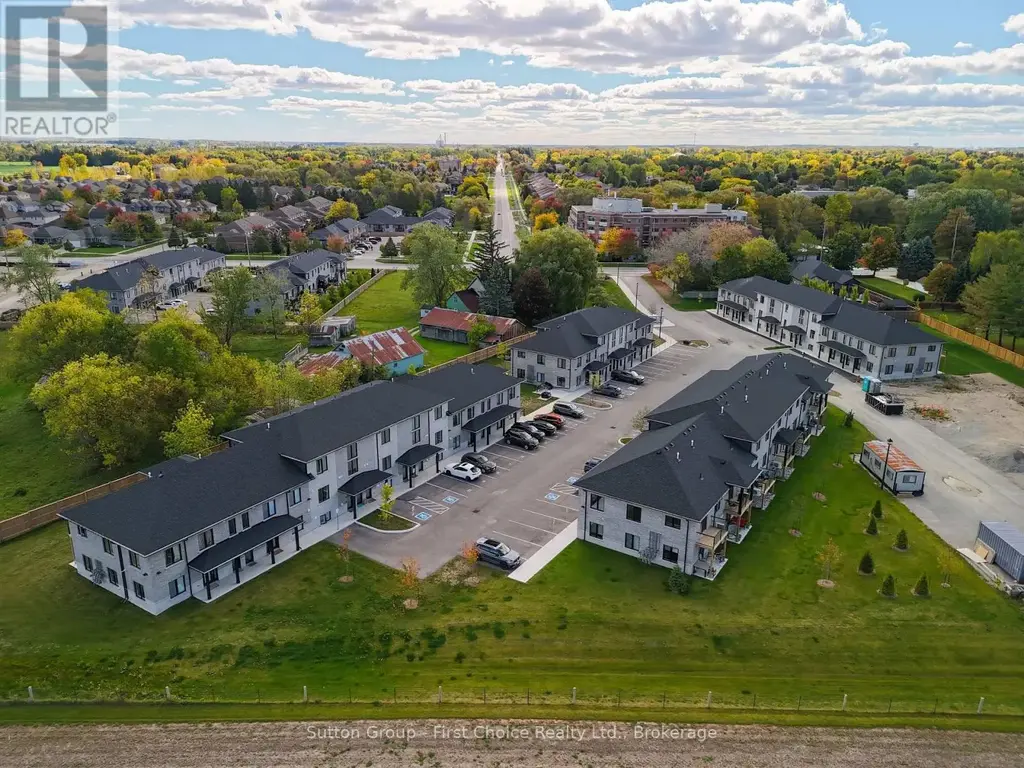 Unit 39 - 3202 Vivian Line, Stratford
