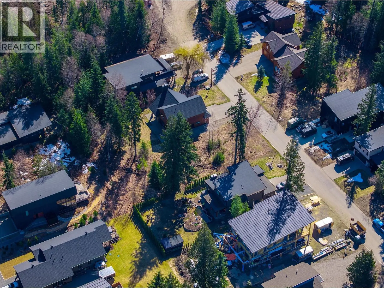 2070 Mountain Gate Road. Revelstoke, British Columbia