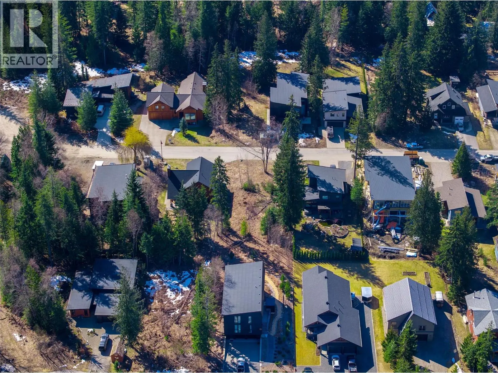 2070 Mountain Gate Road. Revelstoke, British Columbia