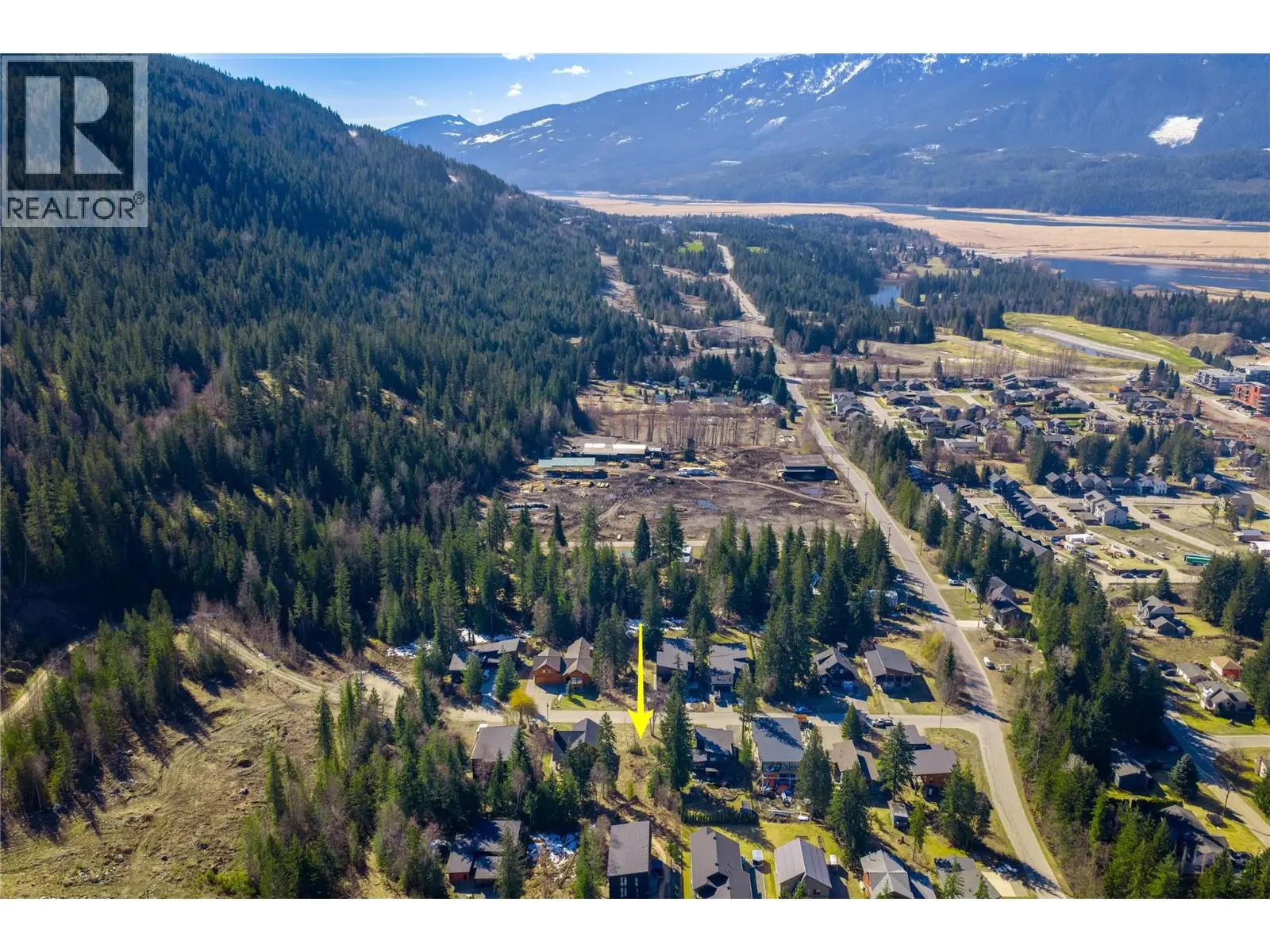 2070 Mountain Gate Road. Revelstoke, British Columbia