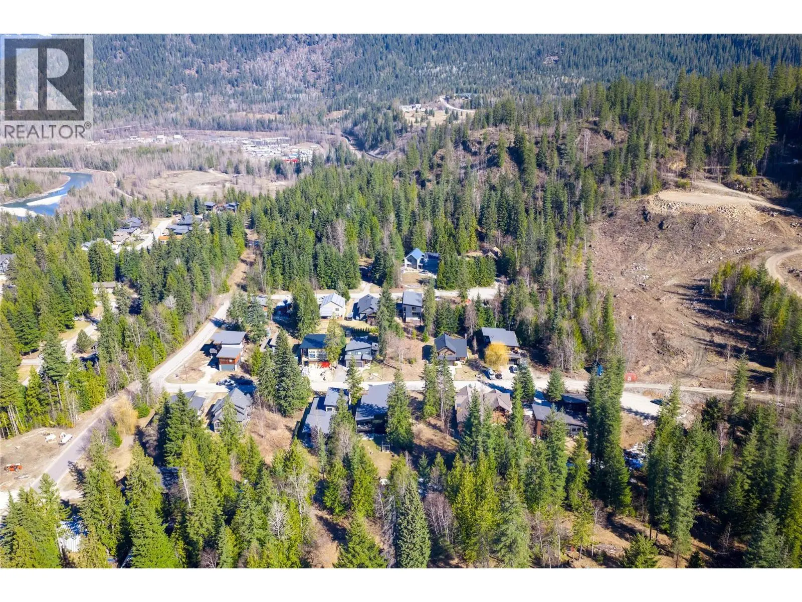 2070 Mountain Gate Road. Revelstoke, British Columbia