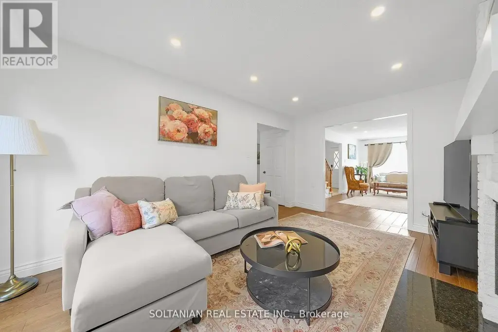54 Braeburn Drive, Markham (Aileen-Willowbrook)