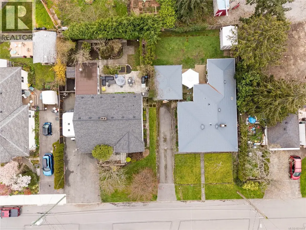 1661/1663 Freeman Ave, Saanich