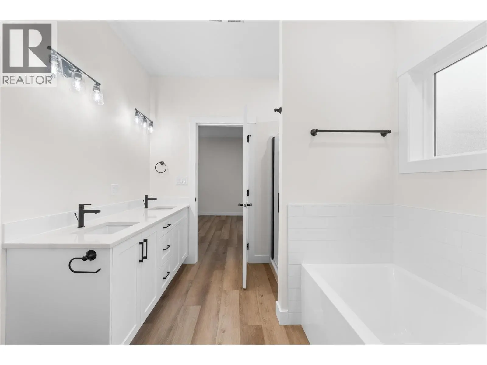 231 20 Street Ne Unit# 10. Salmon Arm, British Columbia