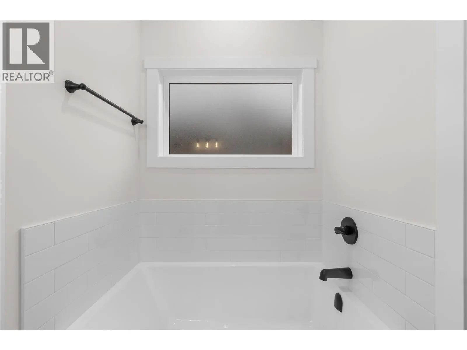 231 20 Street Ne Unit# 10. Salmon Arm, British Columbia