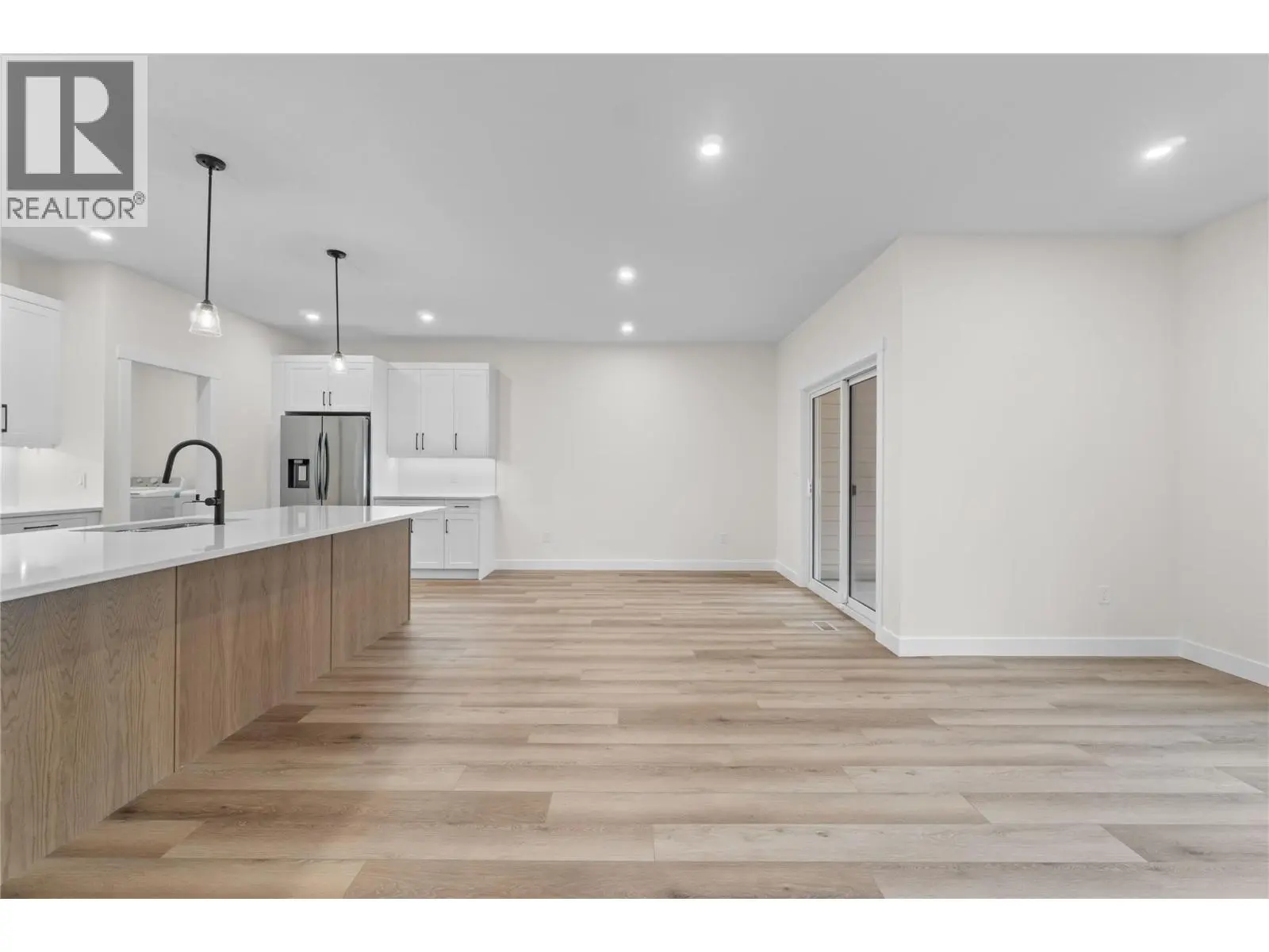 231 20 Street Ne Unit# 10. Salmon Arm, British Columbia