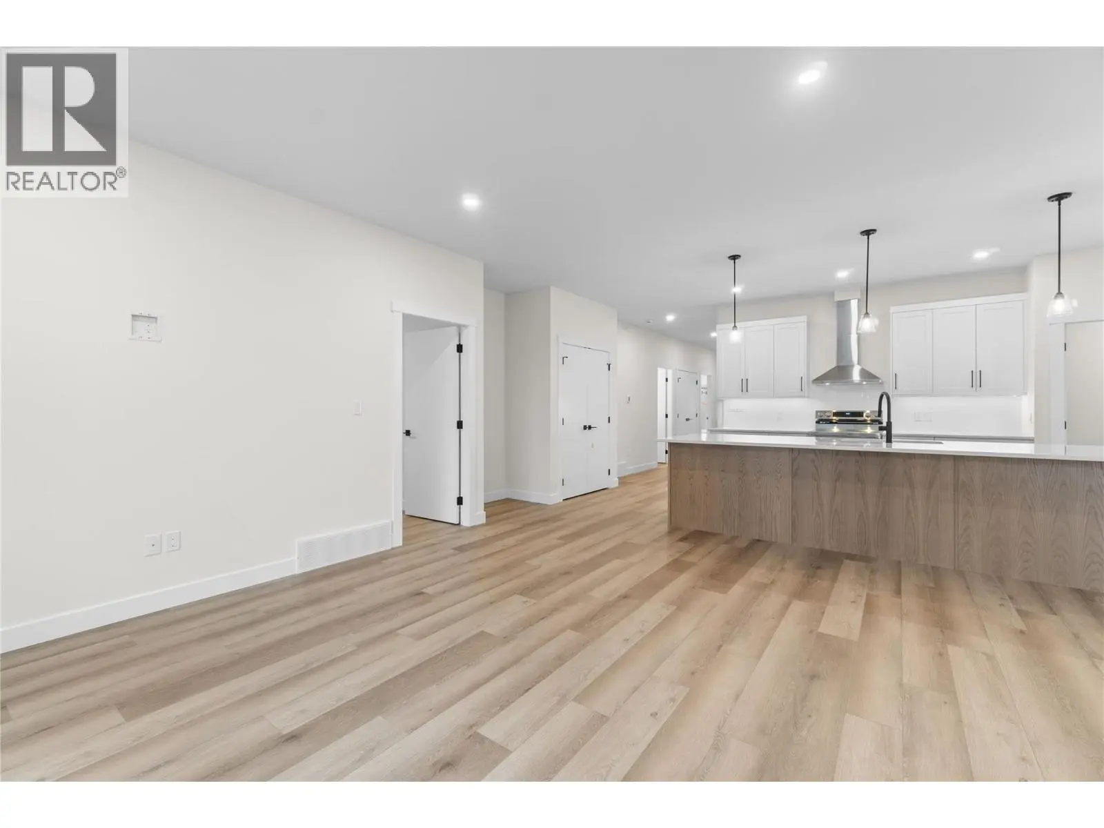 231 20 Street Ne Unit# 10. Salmon Arm, British Columbia