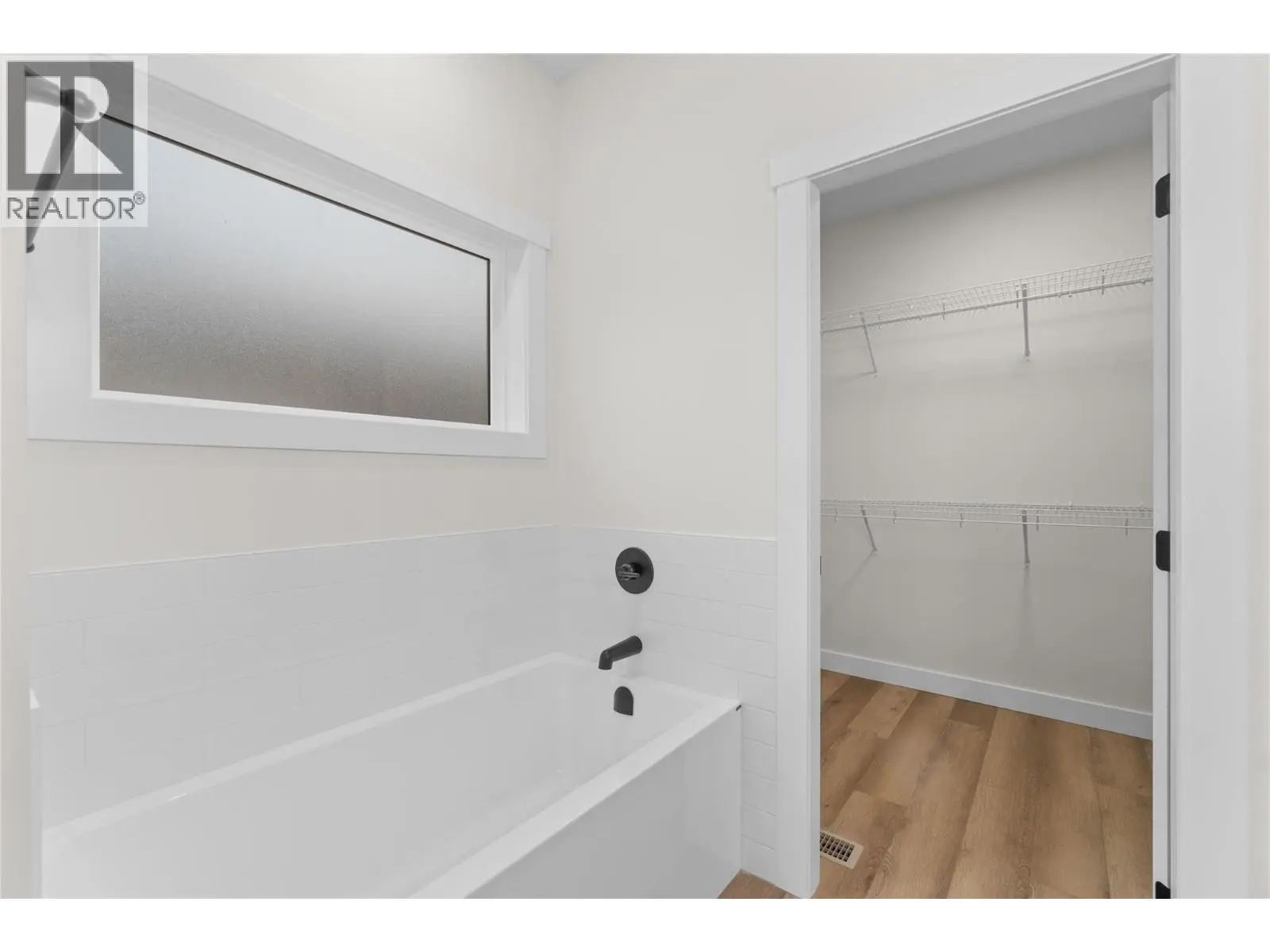 231 20 Street Ne Unit# 10. Salmon Arm, British Columbia