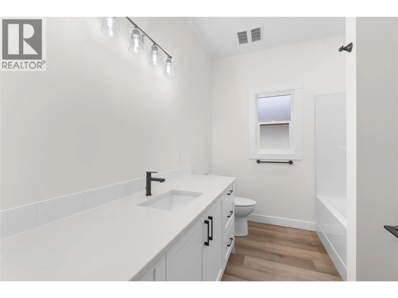 231 20 Street Ne Unit# 10. Salmon Arm, British Columbia